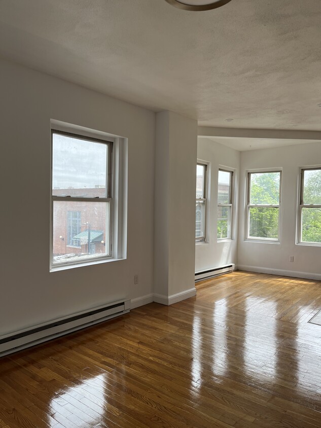 Primary Photo - 1 Kenilworth St