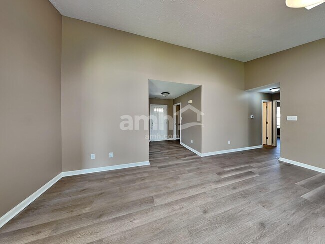 Building Photo - 5822 Southern Springs Ln