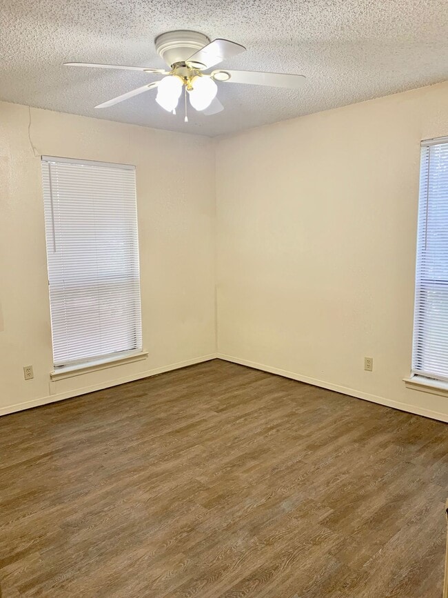 Foto del edificio - Spacious 2 Bedroom Apartment - Parking - N...