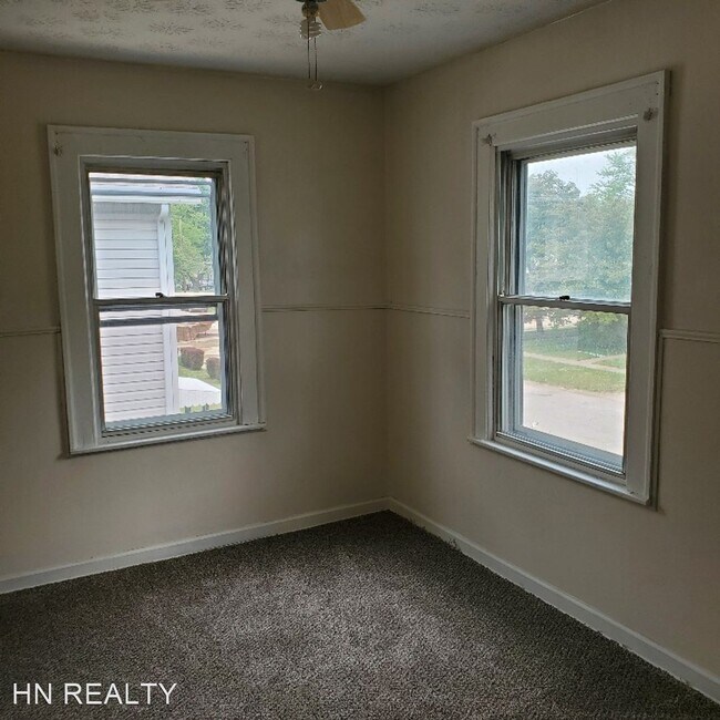 Building Photo - 3 br, 1.5 bath House - 290 MARSEILLES AVE