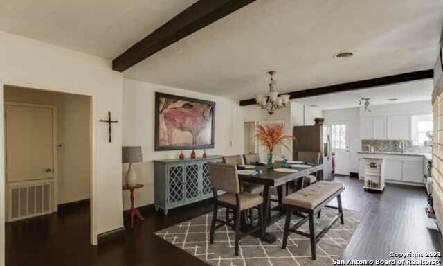 Building Photo - 2102 W Mistletoe Ave