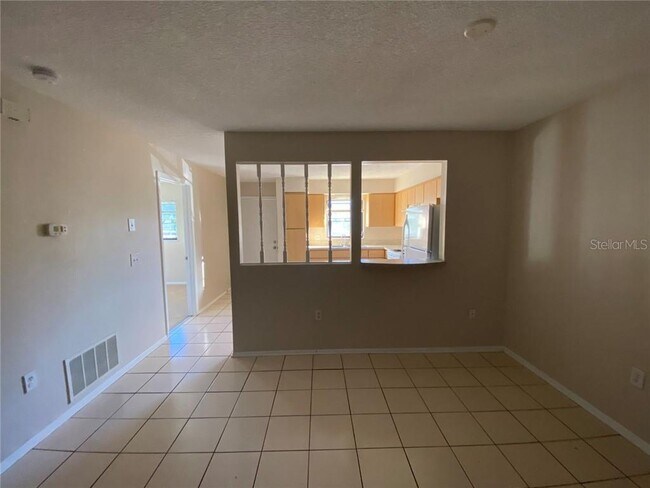 Foto del edificio - 11050 Pendleton Ave