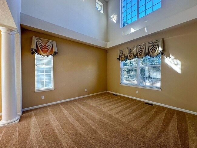 Foto del edificio - Luxurious Castle Pine living awaits!