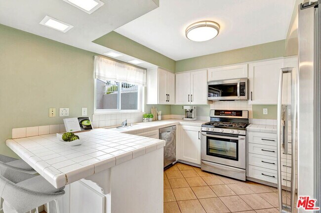 Foto del edificio - 10239 White Oak Ave