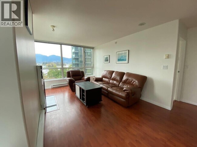 Photo du bâtiment - 1328 W Pender St