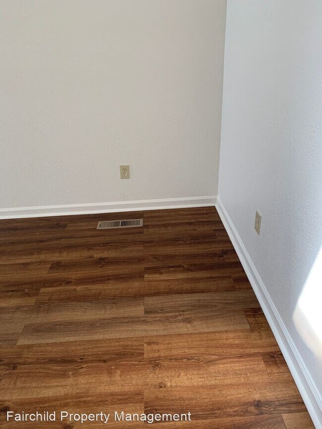 Building Photo - 2 br, 1.5 bath  - 555 Broadway Ave