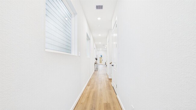 Foto del edificio - 5032 Creekmont Dr