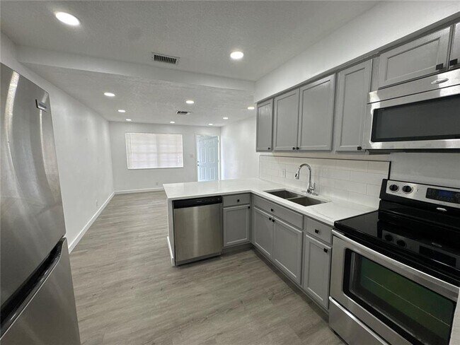 Foto del edificio - 830 SW 6th St