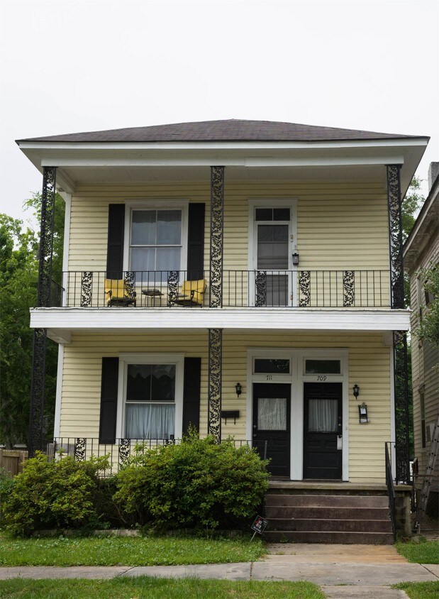 Primary Photo - 709 E Henry St