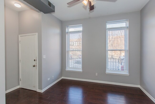 Building Photo - 1223 W Erie St