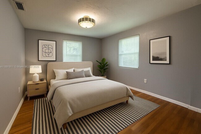 Building Photo - 11305 NE 13th Ave