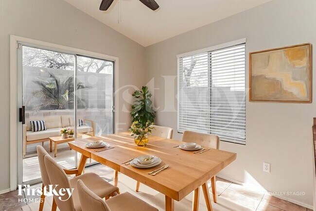 Foto del edificio - 3392 W Vía Campana De Oro