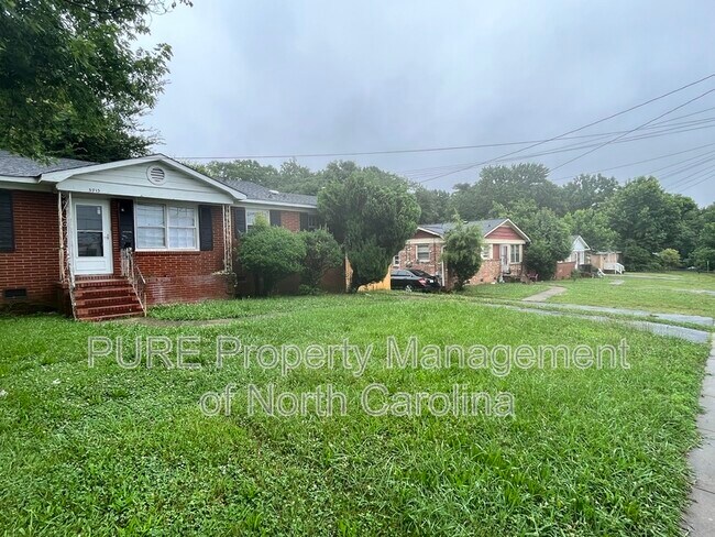 Building Photo - 5915 Ingleside Dr