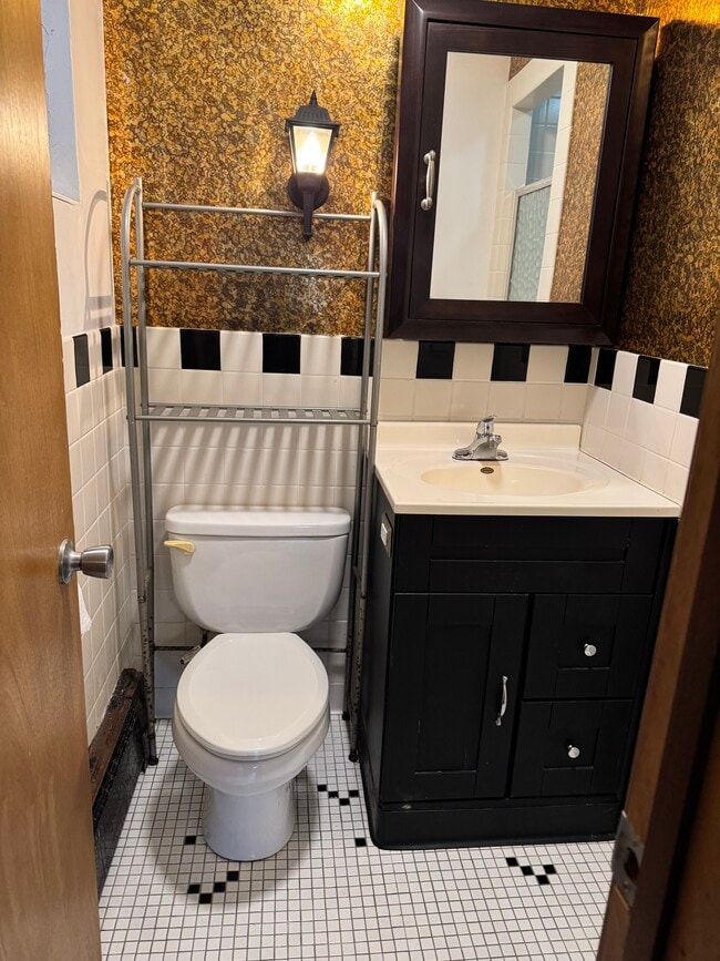 Foto del edificio - 7154 Central Ave NE