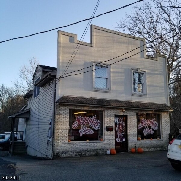 Primary Photo - 145 Main St