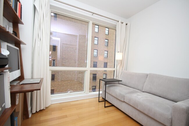 Foto del edificio - 2628 Broadway