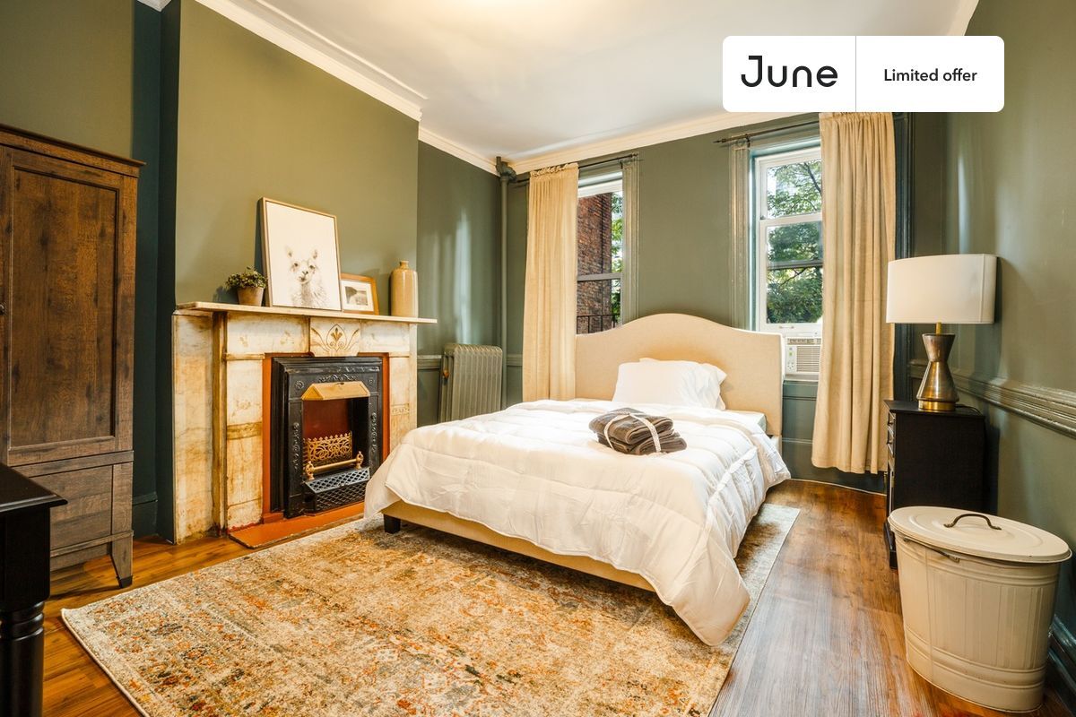 Private bedroom in 5 bed/1 bath Home Condo for Rent in New York City