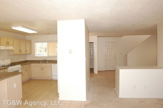 Foto del edificio - 6208 Picture Rock Pl NW