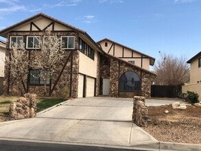 Building Photo - 13445 Sea Gull Dr