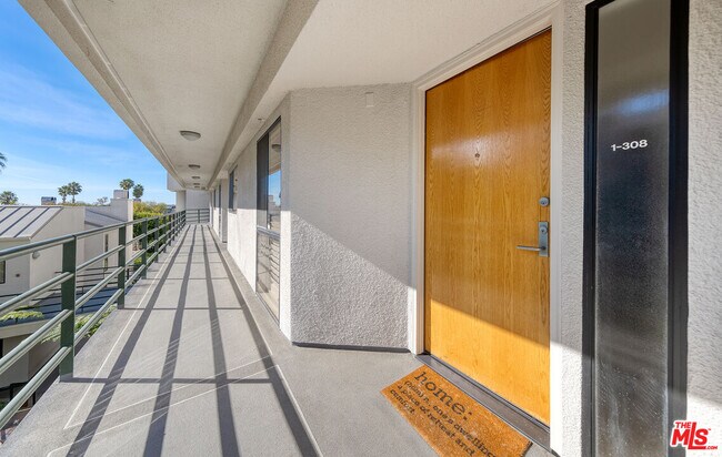Foto del edificio - 2910 Neilson Wy