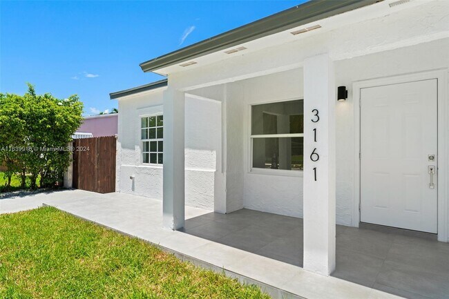 Building Photo - 3155 SW 27th Ln