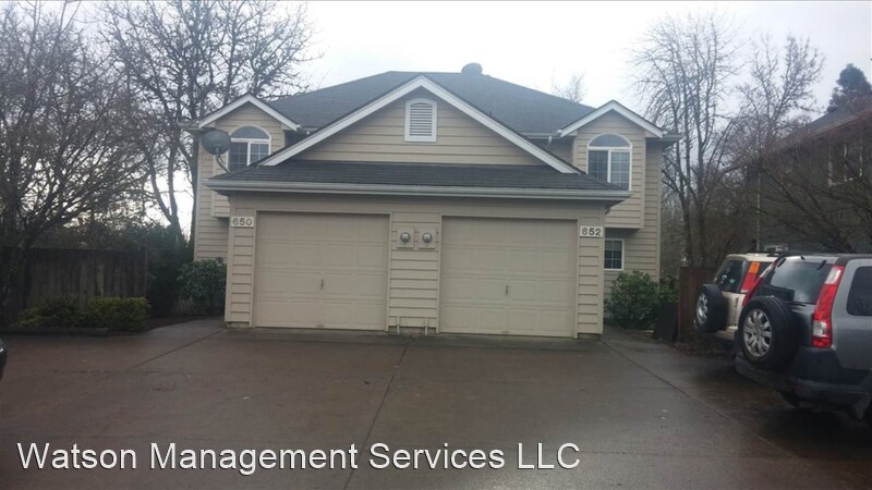 Primary Photo - 3 br, 1.5 bath House - 652 NW Walnut Blvd