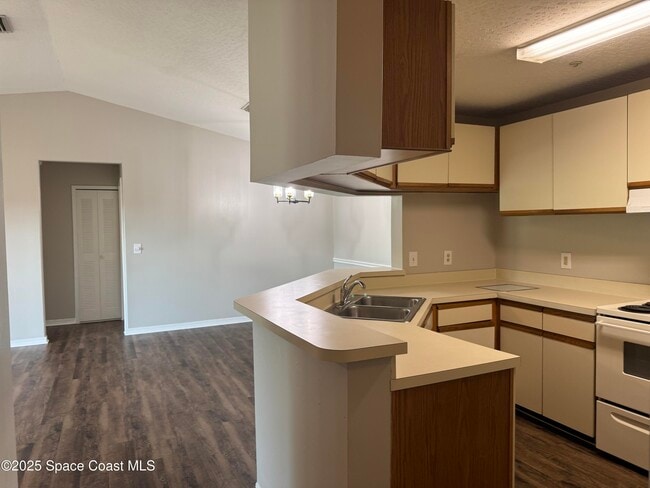 Foto del edificio - 7667 N Wickham Rd