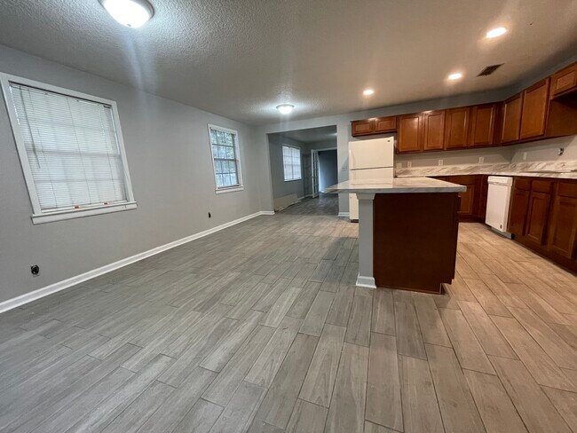 Foto del edificio - 2460 Dunn Ave