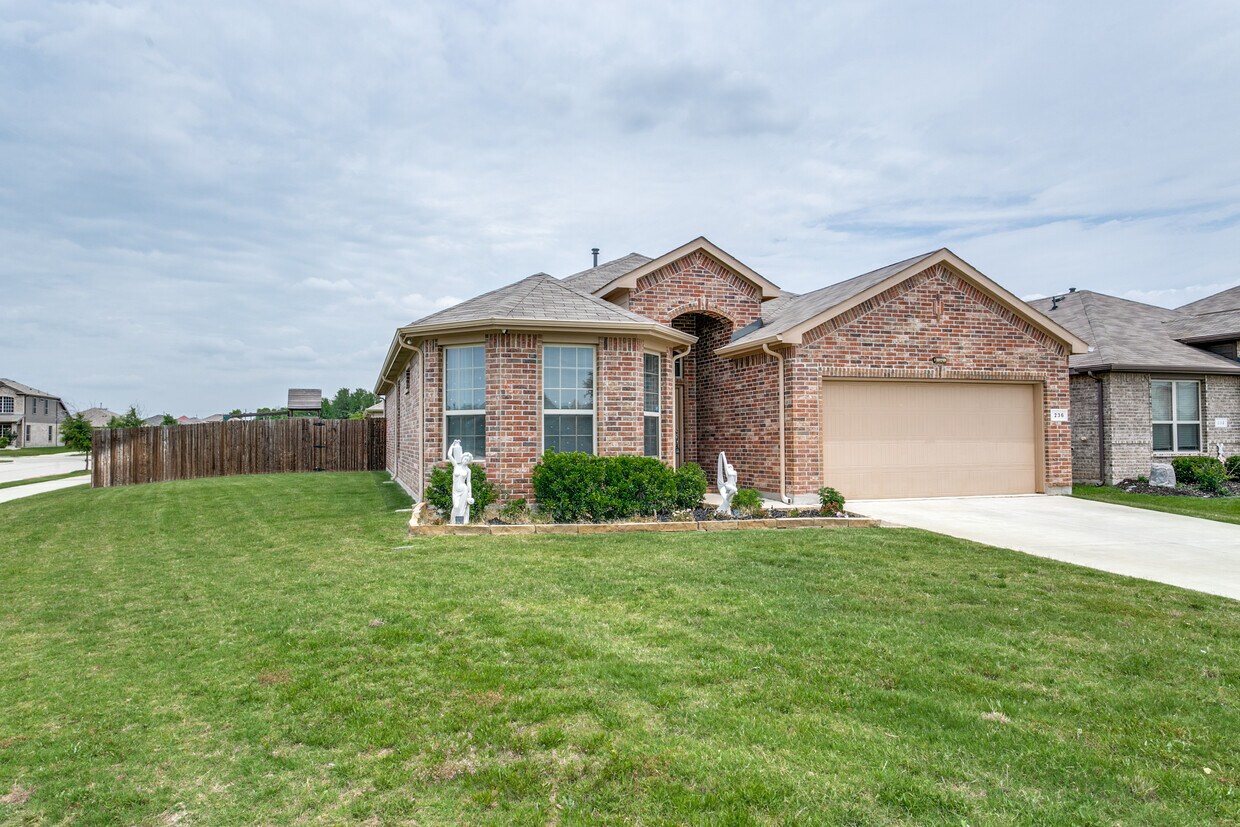 236 Sunken Meadow Ct, Denton, TX 76210 House for Rent in Denton, TX