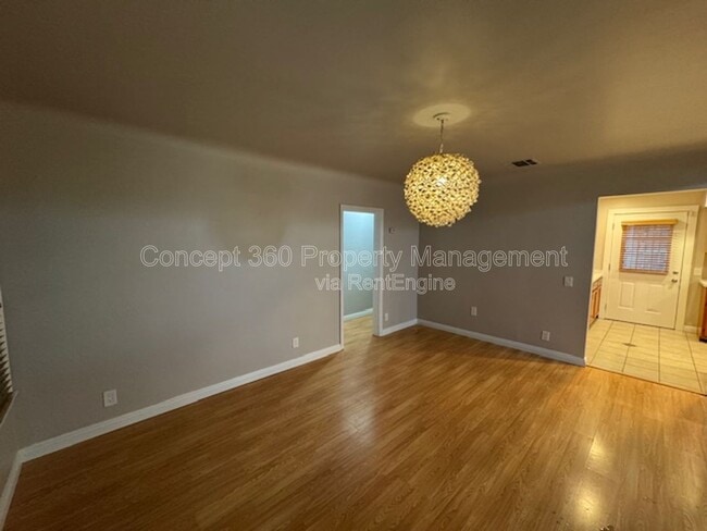 Foto del edificio - 17024 Crenshaw Blvd