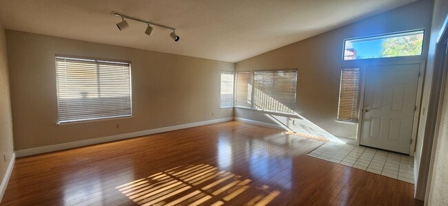 Building Photo - Charming 3 Bedroom, 2 Bath Single Story in...