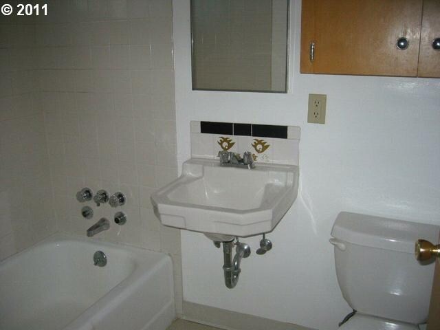 Typical Bathroom - 6739 SE Woodstock Blvd