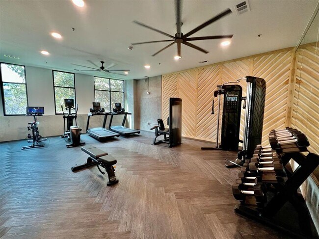 Foto del edificio - 2500 Longview St