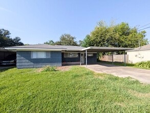 Building Photo - 3265 East Dr