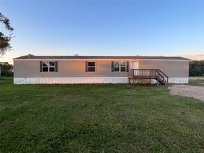 Building Photo - 133 Country Oaks St