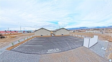 Building Photo - 1340 E Arrowhead St