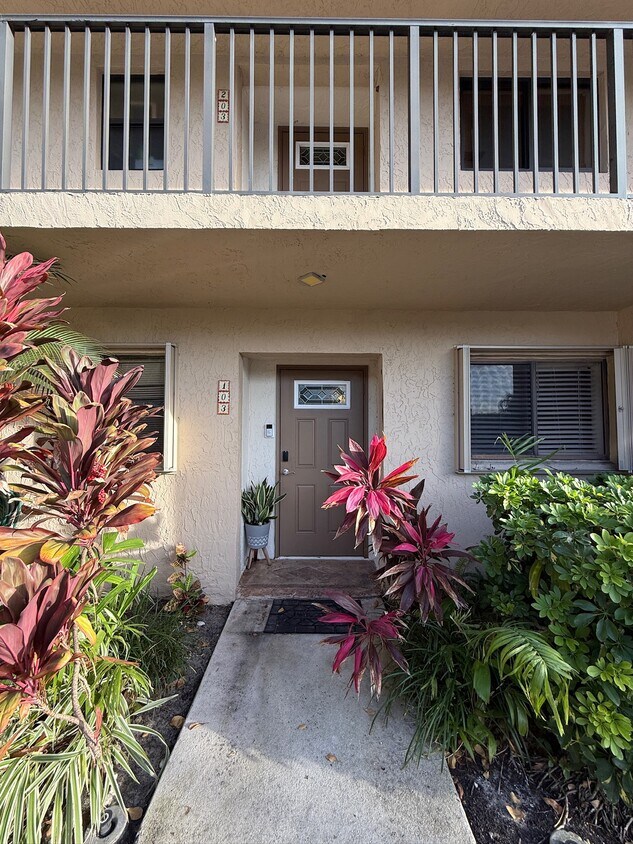 Front door entrance - 2918 NE 8th Ter