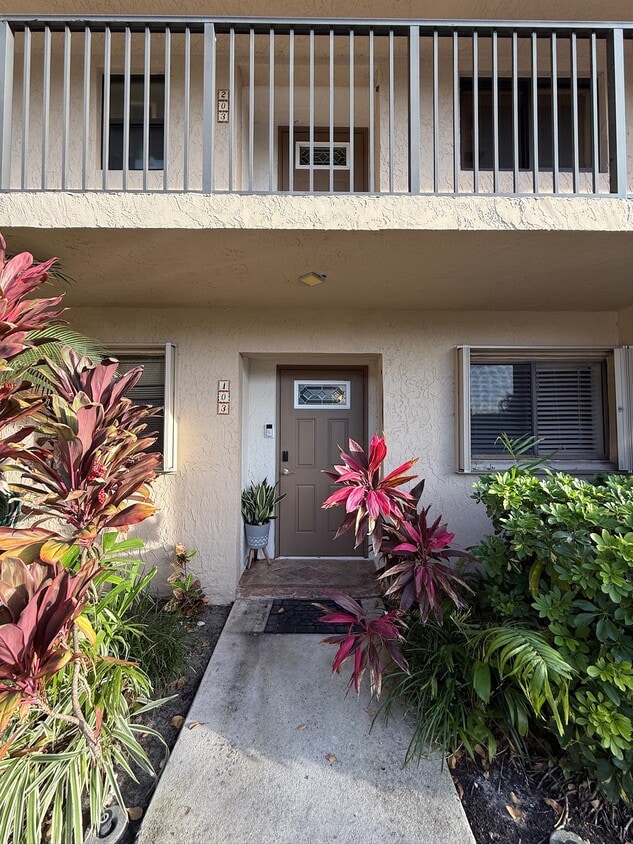 Front door entrance - 2918 NE 8th Ter