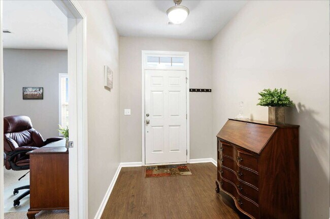 Foto del edificio - Charming 3-Bed/3.5 Bath Townhouse with 211...
