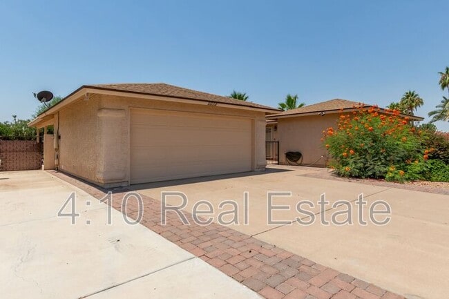 Building Photo - 26002 S La Cite Dr