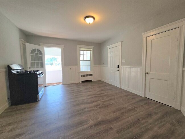 Building Photo - 48 Prince St