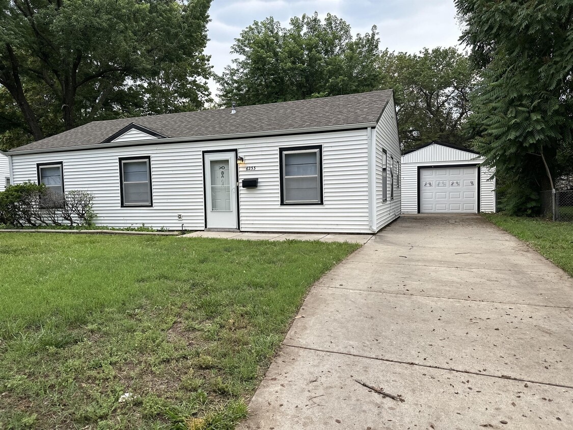6233 NW Parkview St, Park City, KS 67219 House Rental in Park City