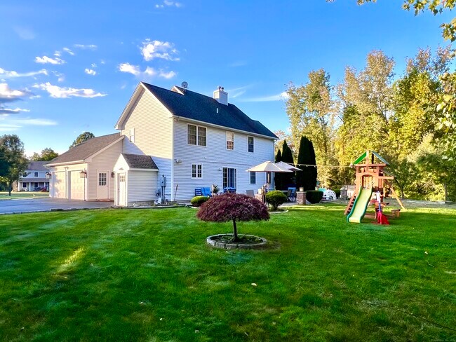 Building Photo - 4 Cobblestone Ct