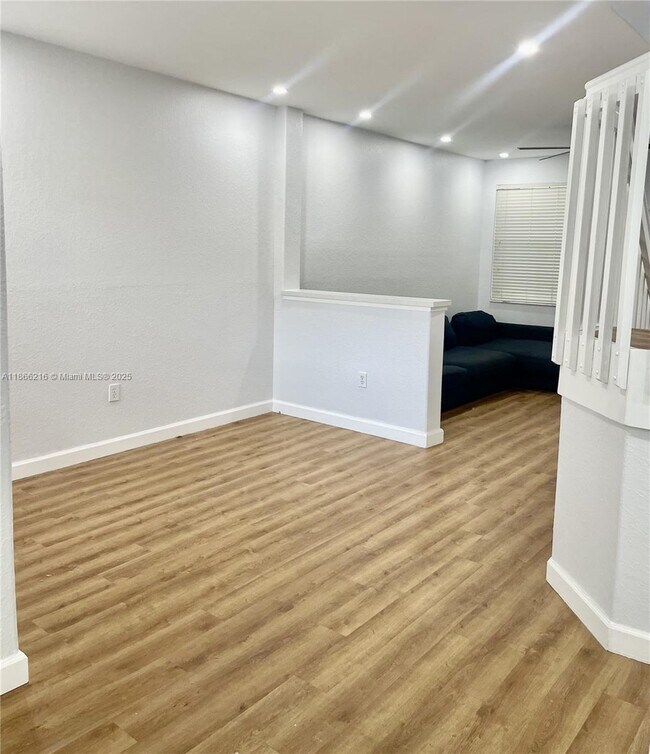 Foto del edificio - 3840 SW 169th Ter