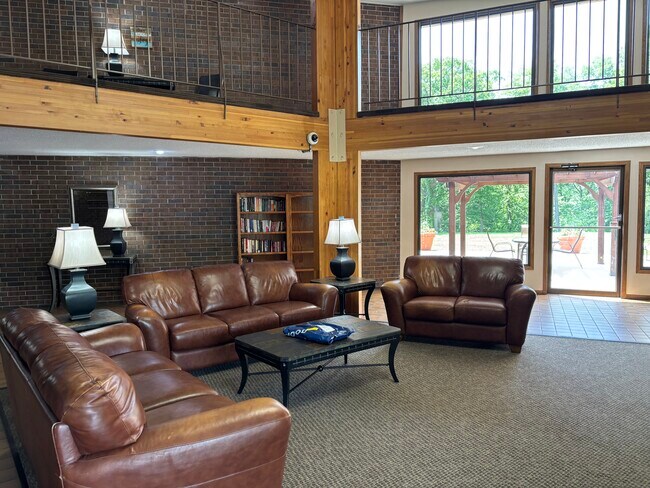 Lobby - 9400 Old Cedar Ave S