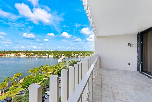 Building Photo - 1 Grove Isle Dr
