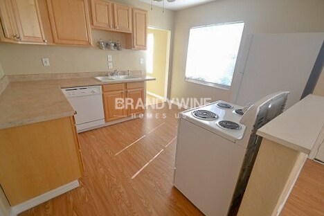 Building Photo - 1/2 MONTH FREE!!