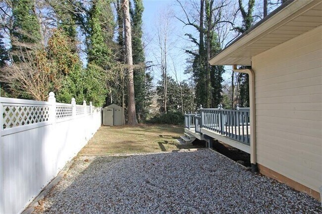 Foto del edificio - 2807 Winding Ln NE