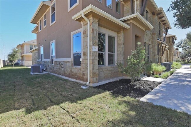 Foto del edificio - 13800 Lyndhurst St