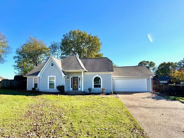 Foto principal - Southeast Memphis-5 Bedroom 3 Bath With Di...